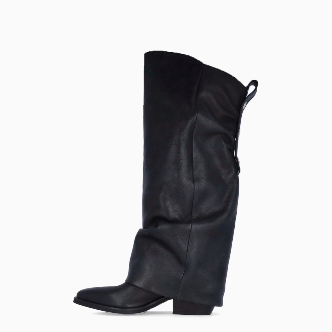 Botas de la marca Gissele Moirè, modelo HUMIER. Elaboradas en piel color negro, y puntera de lápiz. Botas con tacón de 4cm. Estas botas HUMIER de Gissele Moirè son un complemento ideal para tus outfits, cómodos que te darán un estilo único!