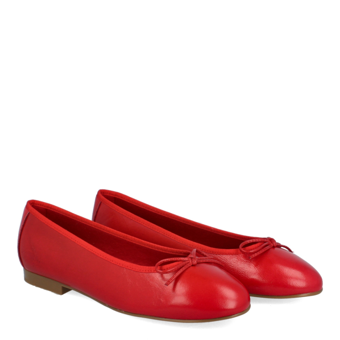 Bailarinas de la marca Itse, modelo RITA. Exterior de las bailarinas en piel color rojo con detalle de lazo. Interior de las bailarinas en piel color beig. Bailarinas Itse con punta redonda y suela plana de goma. Estas bailarinas Itse RITA tienen el color tendencia que te ofecerá crear diferentes looks y estilos. No te puede faltar en el armario de temporada.