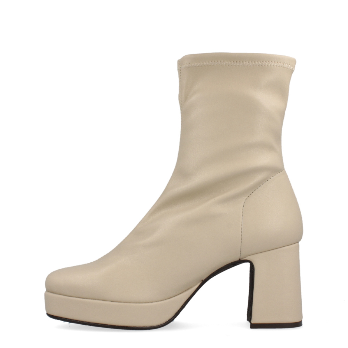 Botín de la marca Itse, modelo Mabel. Exterior del botín de piel de color beig. Interior del botín de forro textil de color beig. Botín con tacón ancho de 7 cm de altura. Botín con plantilla acolchada para garantizar el máximo confort. Altura de caña del botín de 18 cm de altura. El botín de la marca Itse, modelo Mabel, es un botín muy cómodo, ya que se adapta perfectamente al pie y a la pierna. El botín de ante beig de Itse es un botín muy versátil ¡Queda bien con todo!