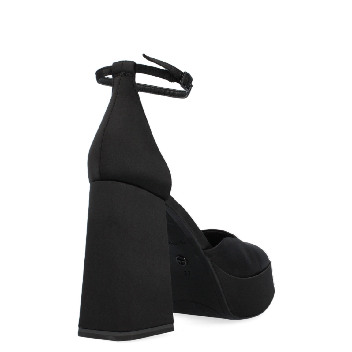 Sandalia de la marca Tamaris, modelo Muna. Exterior de la sandalia de tela de color negro. Interior de la sandalia de tela de color negro. Cierre de la sandalia con hebilla en el tobillo. Sandalia con plantilla acolchada para garantizar el máximo confort. Sandalia con tacón alto y ancho de 11 cm de altura, incluyendo unos 3 cm de plataforma. La sandalia de fiesta de Tamaris es una sandalia vegana, cómoda y un básico para todas las ocasiones.