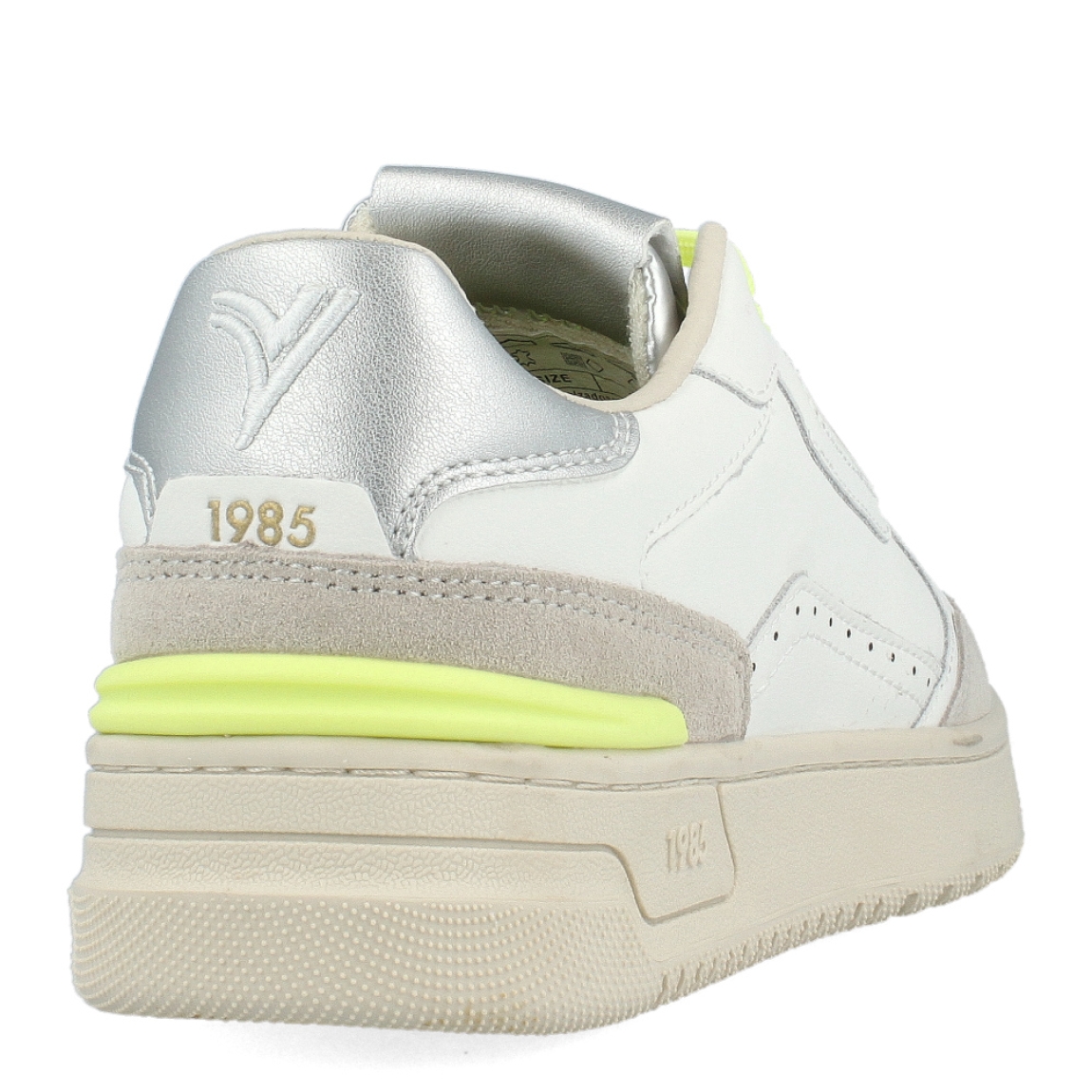 Deportivas de la marca Victoria, modelo C-80 NEÓN. Exterior de las deportivas en piel color blanco con detalles en ante color beig y piel en color verde neón en la parte del tobillo. Interior de las deportivas en textil color beig. Cierre de las deportivas Victoria con cordones color verde neón. Deportivas con plantilla acolchada y extraíble. Estas deportivas Victoria, son un complemento perfecto para llevarlo en todos tus looks con la máxima comodidad posible!