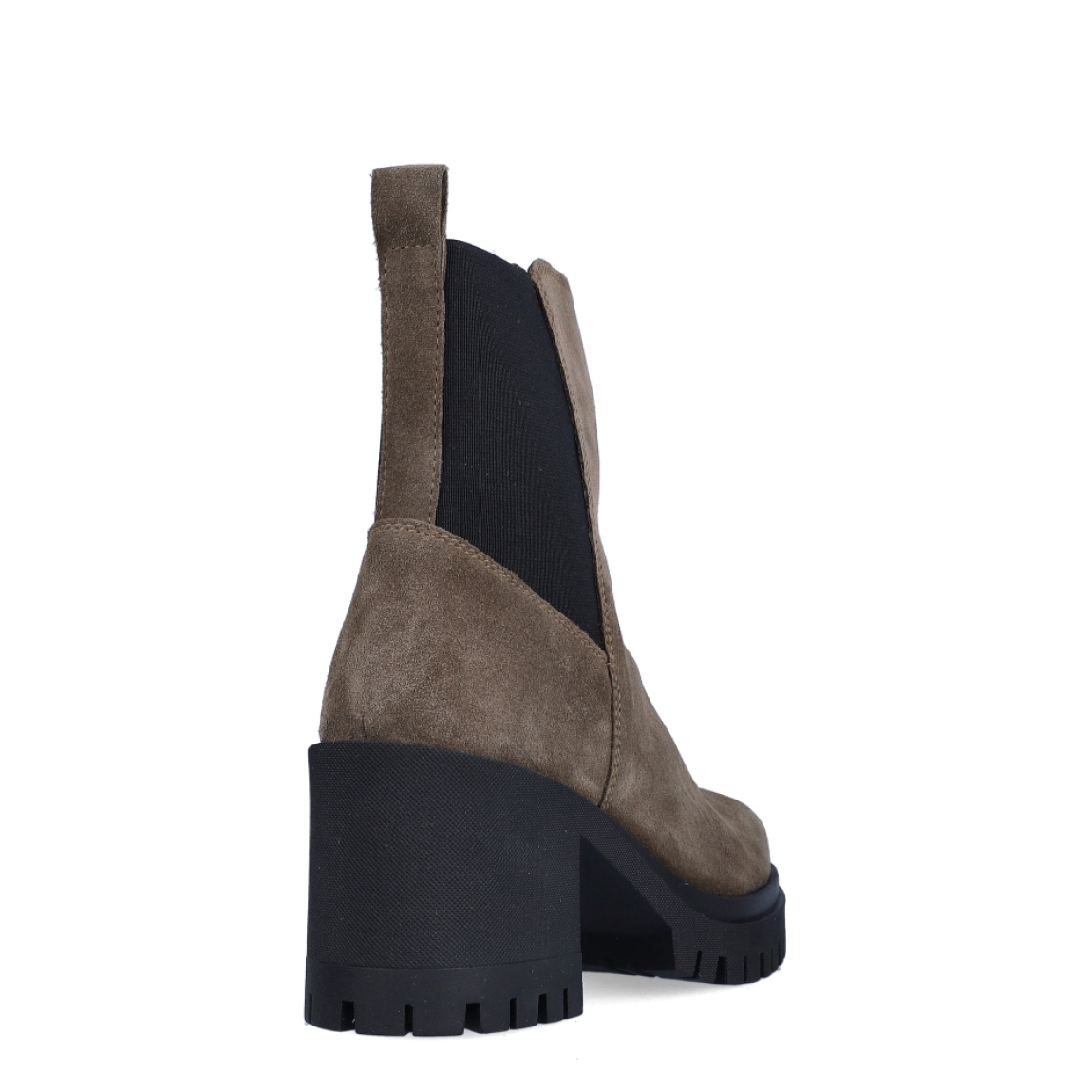 Botines de la marca Itse, modelo LODIA. Exterior en ante color taupe. Interior en piel color negro. Cierre de botines Itse con gomas elásticas y suela de goma dentada con tacón de 7cm de altura. Estos botines Itse LODIA son ideales para esta temporada, no te pueden faltar en tu fondo de armario!