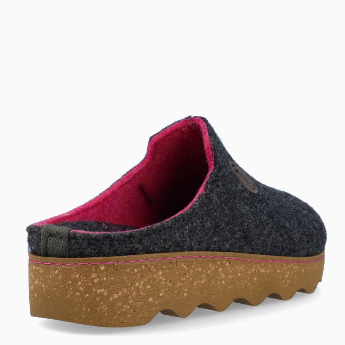 Zapatilla de la marca Rohde, modelo LONA. Elaborado en tela color gris. Zapatilla para estra en casa abierta con suela dentada de goma. Estas zapatillas Rohde LONA son un complemento ideal de comodidad para tu día a día!