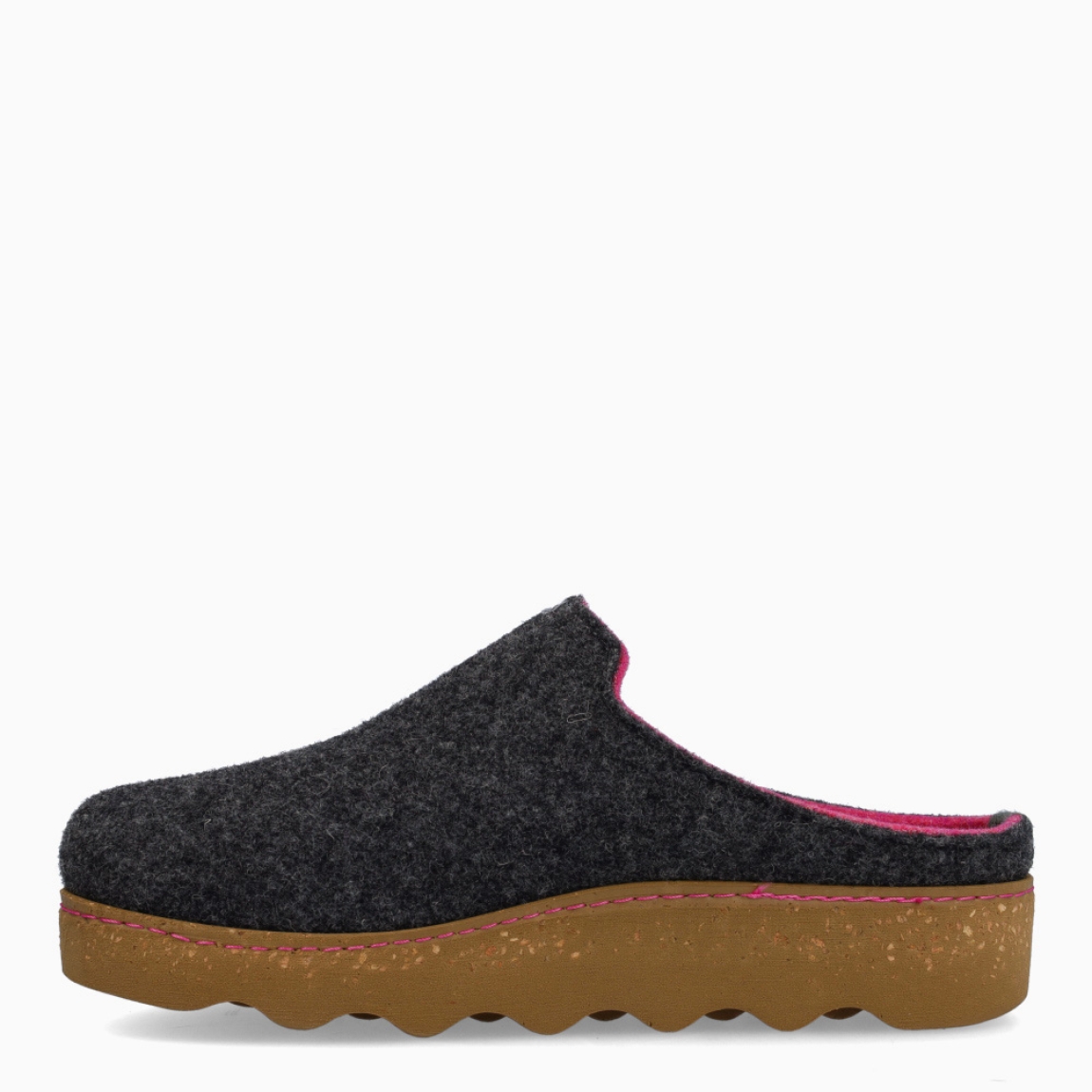 Zapatilla de la marca Rohde, modelo LONA. Elaborado en tela color gris. Zapatilla para estra en casa abierta con suela dentada de goma. Estas zapatillas Rohde LONA son un complemento ideal de comodidad para tu día a día!