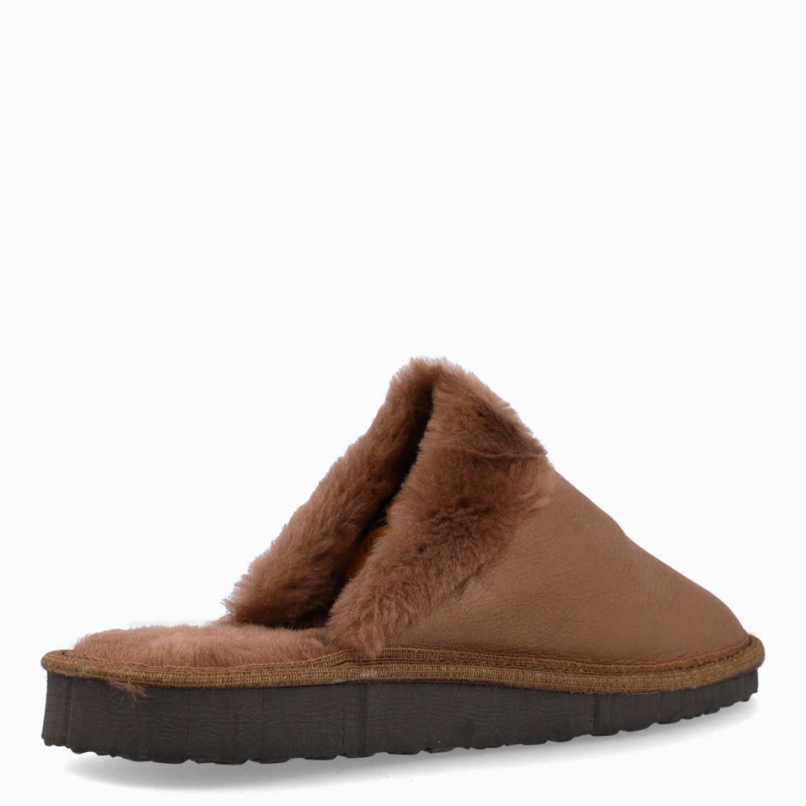 Zapatillas de casa de la marca Pell Xavier, modelo 165. Exterior elaborado en piel de cordero color camel. Interior en terciopelo acolchado para máxima comodidad de color camel. Suela microporosa. Zapatillas Pell Xavier 165 idel en ligereza y comfort!