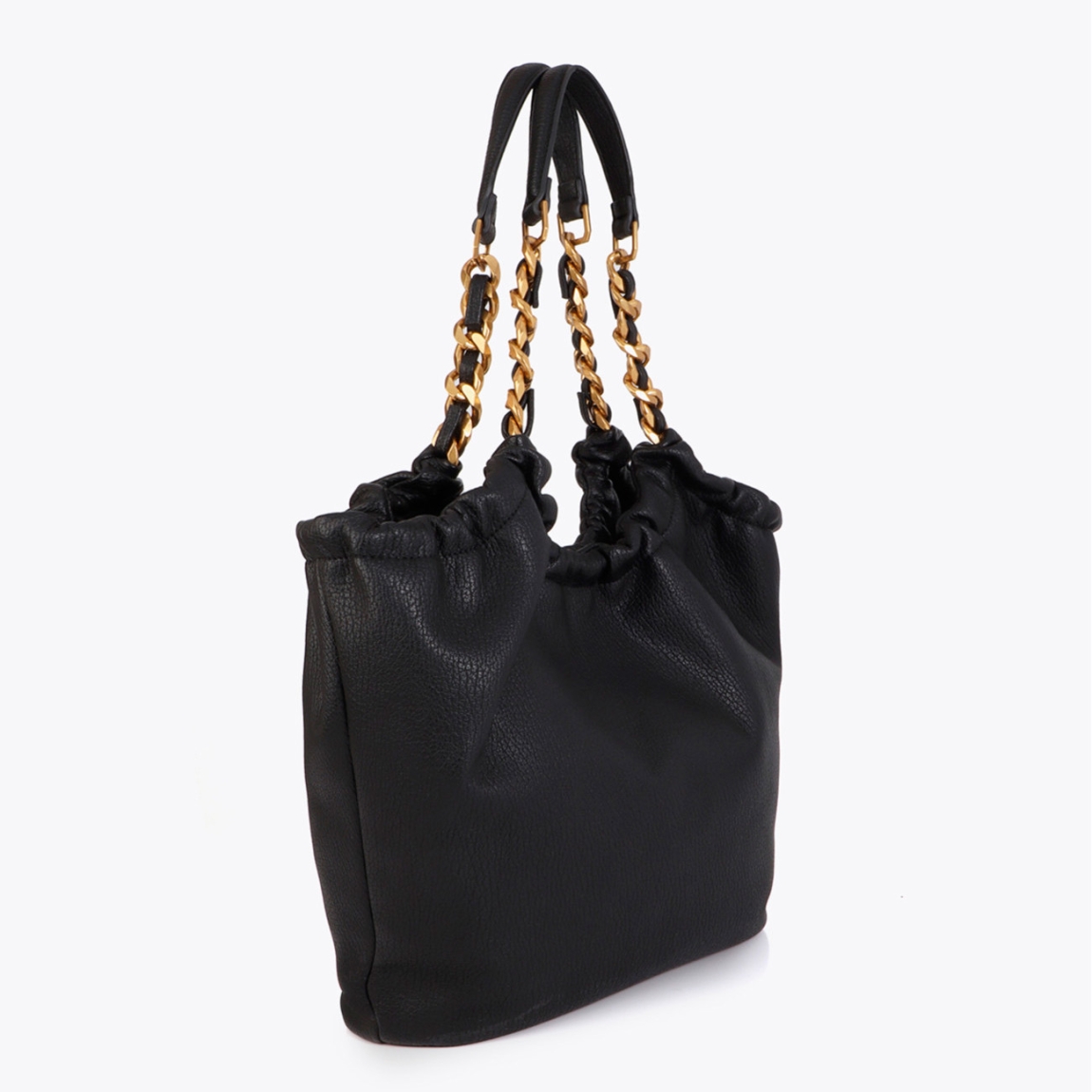 Elegante bolso shopper de la marca Lola Casademunt, modelo MARA. Bolso elaborado en polipiel color negro con detalle de cadena dorada. Decorado con emblema animal en la parte frontal. Espacioso interior con bolsillos. Ideal para el uso diario. Bolso Lola Casademunt MARA, complemento ideal para ti!ALTO 30cm ANCHO 45cm PROFUNDIDAD 10cm