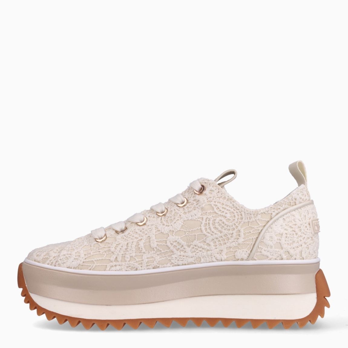 Depotivas de la marca Tamaris, modelo RAFA. Exterior de las deportivas en lona con estampado de flores color crema. Interior de las deportivas en textil blanco. Cierre de las deportivas con cordones en color blanco. Suelas de las deportivas Tamaris hechas de goma y dentadas. Deportivas con plataforma de 4cm de altura. Estas deportivas Tamaris Rafa, además de se cómodas, tienen un estilo único que te ayudarán a destacar en tu día a día.