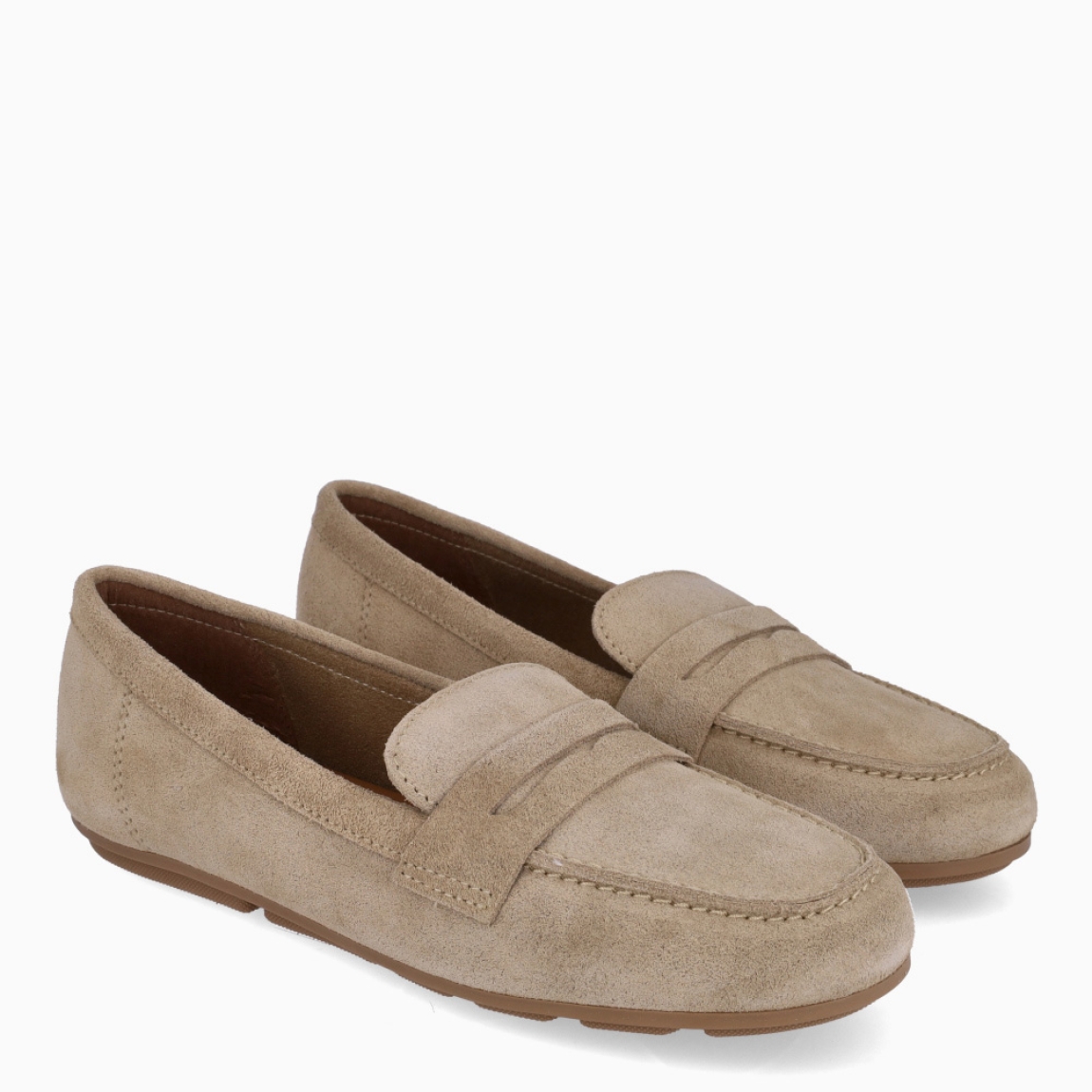 Mocasines de la marca Tamaris, modelo BEATRIZ. Elaborados en ante color crema. Mocasines con una plantilla acolchada y extraíble para máxima comodidad. Mocasines con suela plana de goma. Mocasines Tamaris BEATRIZ, es un complemento básico para esta temporada!