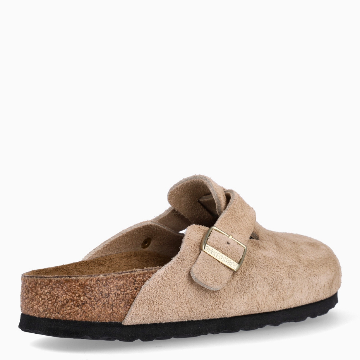 Zuecos de la marca Birkenstock, modelo BOSTON SOFT. Zuecos elaborados de ante color beig. Cierre de los zuecos con hebilla y suela plana de goma. Estos zuecos Birkenstock BOSTON SOFT son ideales para complementar tus looks de temporada. No puede faltar en tu armario.
