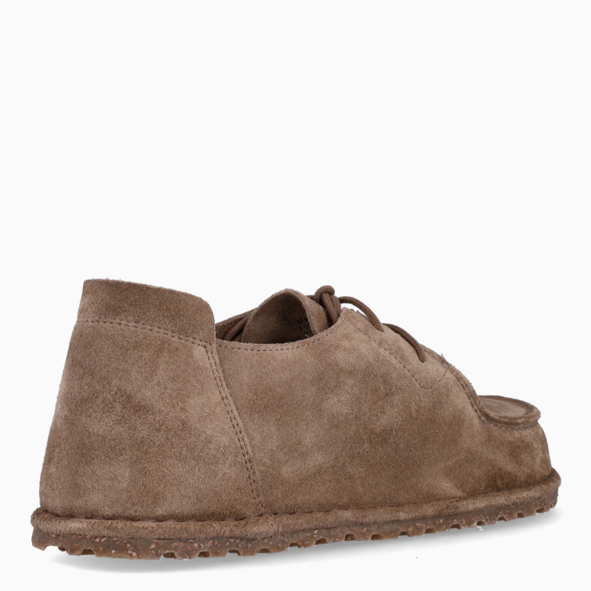 Zapatos de la marca Birkenstock, modelo UTTI. Elaborados de ante color taupe. Cierre con cordones y suela plana de goma. Estos zapatos Birkenstock UTTI son ideales para complementar tus looks de temporada. No puede faltar en tu armario.