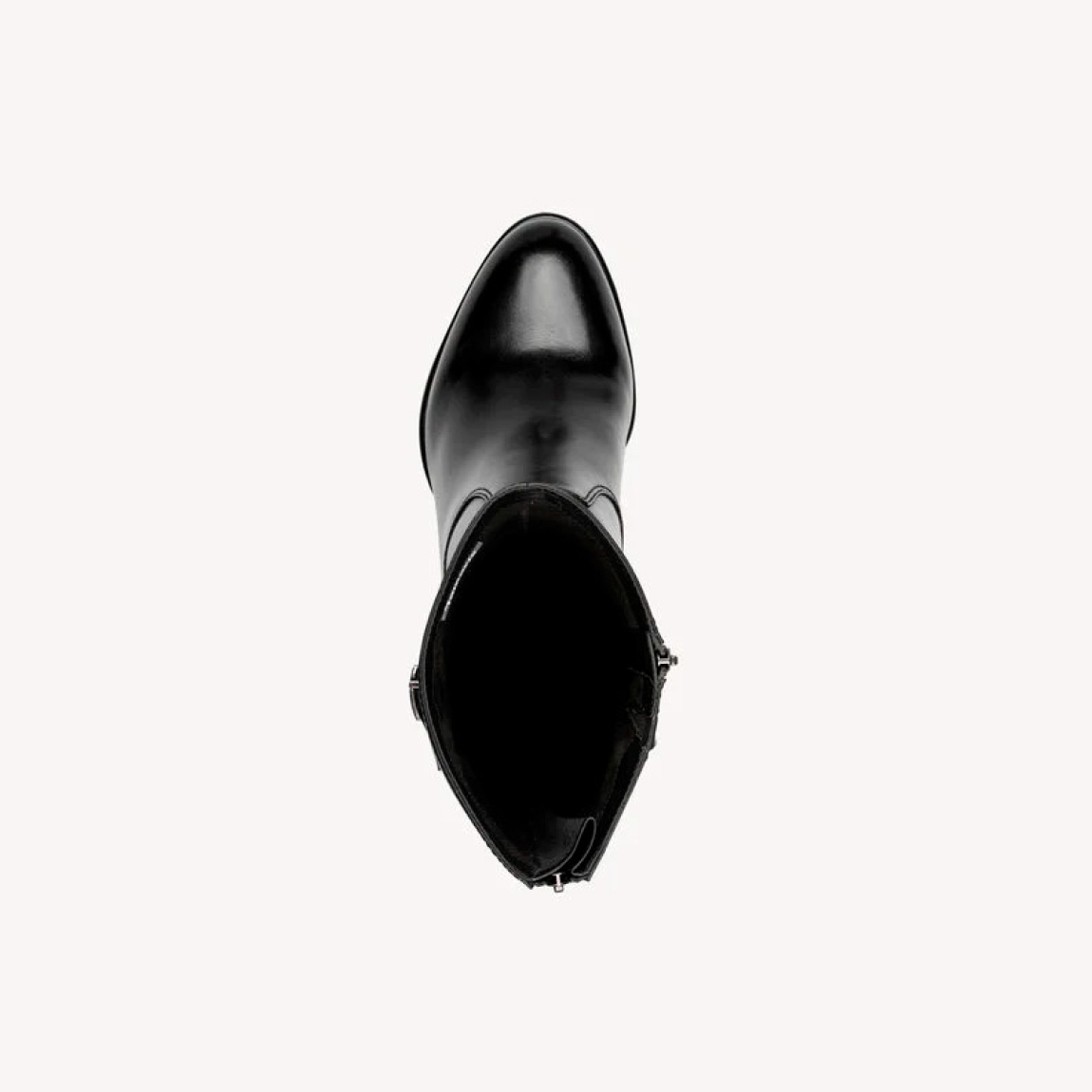 Botas de la marca Tamaris, modelo TILMA. Exterior en piel color negro con punta lápiz. Cierre de las botas con cremallera y un tacón de 7cm de altura. Estas botas Tamaris TILMA son unas clásicas, ideales para combinar con todos tus looks de esta temporada!