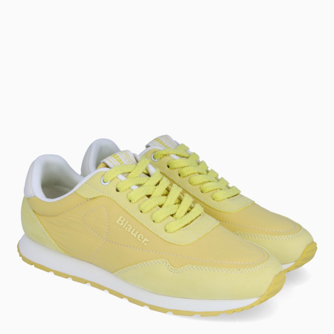 Deportivas de la marca Blauer, modelo SOFT. Exterior de las deportivas en naylon color amarillo con detalle de color blanco en tobillo. Interior de las deportivas en piel color blanco con plantilla acolchada y extraíble para máxima comodidad. Cierre de las deportivas con cordones color amarillo. Deportivas con suela plana dentada de goma. Logo Blauer en el lateral exterior de la deportiva. Este modelo SOFT de Blauer es ideal para tu comodidad del día a día!