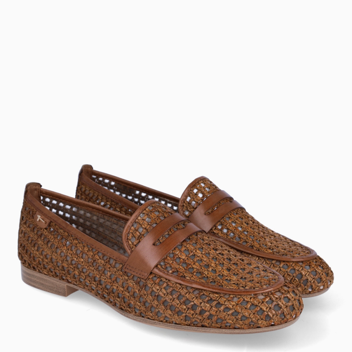 Mocasines de la marca Tamaris, modelo DULCHER. Mocasines Tamaris elaborados en piel color marrón con efecto troquelado. Interior con plantilla acolchada y extraíble para máxima comodidad. Cierre sin cordones. Suela plana y de goma. Estos mocasines Tamaris DULCHER son ideales para esta temporada!