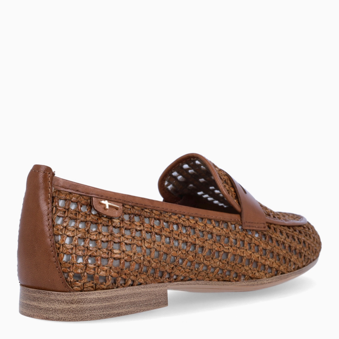 Mocasines de la marca Tamaris, modelo DULCHER. Mocasines Tamaris elaborados en piel color marrón con efecto troquelado. Interior con plantilla acolchada y extraíble para máxima comodidad. Cierre sin cordones. Suela plana y de goma. Estos mocasines Tamaris DULCHER son ideales para esta temporada!