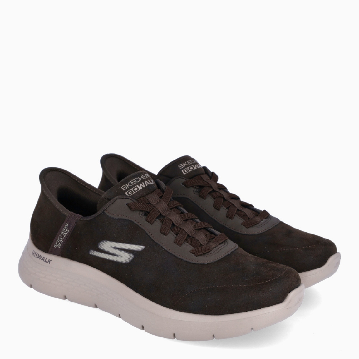 Deportivas de la marca Skechers, modelo D12. Exterior en polipiel color marino con logo lateral de la marca. Interior en textil con plantilla extraíble y acolchada para máxima comodidad. Cierre con cordones y suela de goma con 2cm de altura. Estas deportivas Skechers D12 son unas clásicas, ideales para ti!