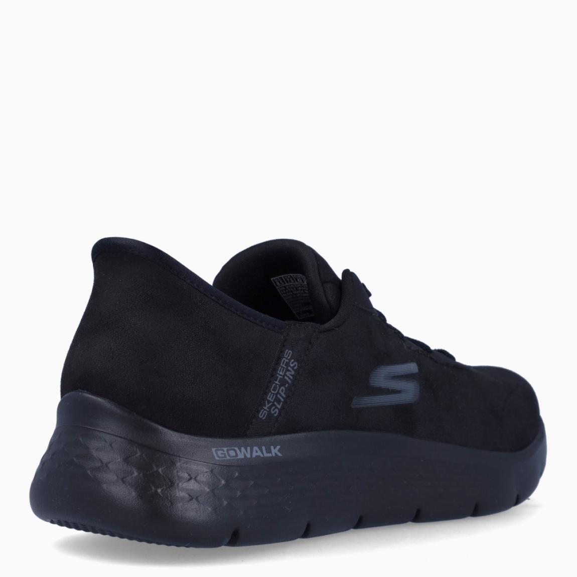 Deportivas de la marca Skechers, modelo D12. Exterior en ante color negro con logo lateral de la marca. Interior en textil con plantilla extraíble y acolchada para máxima comodidad. Cierre con cordones y suela de goma con 2cm de altura. Estas deportivas Skechers D12 son unas clásicas, ideales para ti!