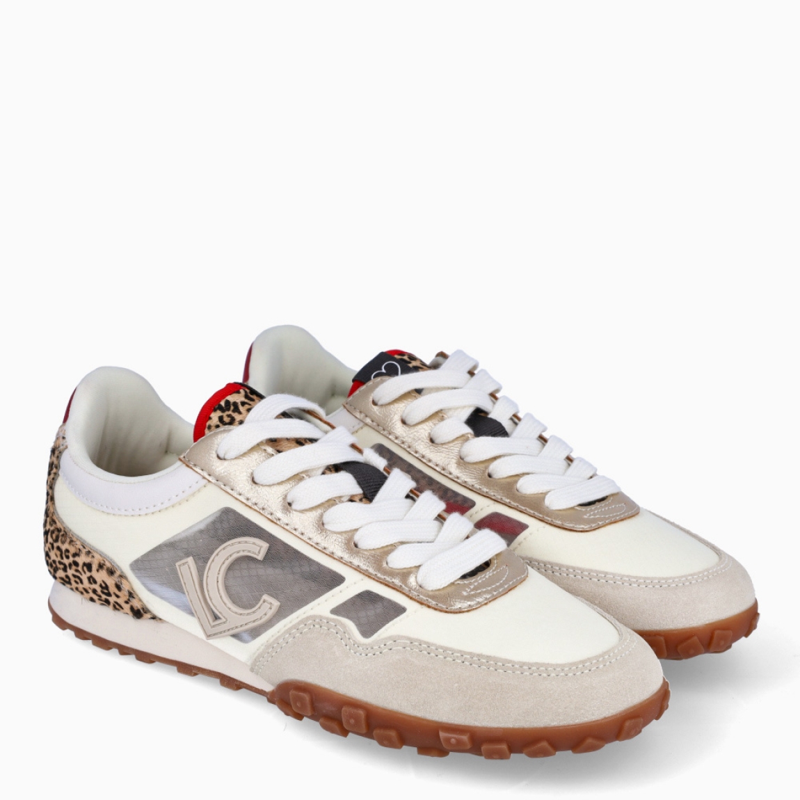 Deportiva de la marca Lola Casademunt, modelo LEOPARDO. Deportivas estilosas combinada en varios tejidos multicolor con paneles de rejilla y detalles animal print en talón. Ideal para completar tus looks casuales con un toque único. Suela de goma de 1,5cm con excelente agarre. Estas deportivas Lola Casademunt LEOPARDO son ideales para esta temporada!