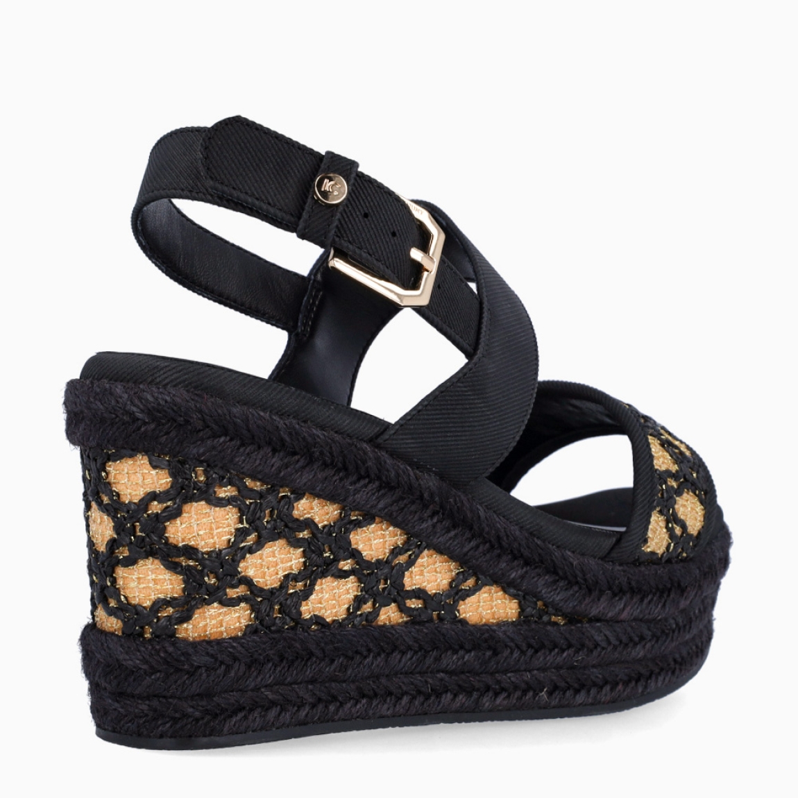 Sandalias de la marca Lola Casademunt, modelo NAIA. Sandalias elaboradas en lona color negro con detalle en tejido color camel. Interior en textil color negro. Cierre de las sandalias Lola Casademunt con hebilla en el tobillo y una cuña de 10cm de altura. Estas sandalias Lola Casademunt NAIA son ideales para tus looks de temporada!