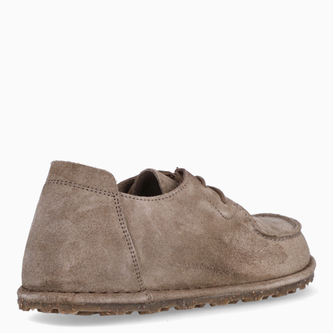 Blucher de la marca Birkenstock, modelo BAREFOOT. Blucher elaborado en ante color taupe. Blucher clásico con cierre de cordones en pala. Suela de goma plana. Estos blucher Birkenstock son un complemento ideal en comodidad para tu día a día!
