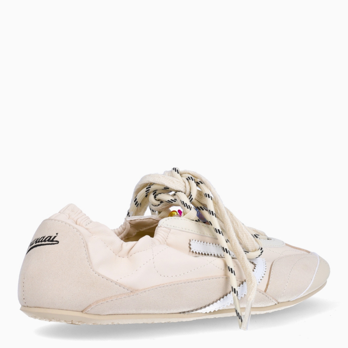 Deportivas de la marca Puraai, modelo PANTHER. Exterior elaboradas en piel color crema con detalle en blanco. Interior en piel color blanco con plantilla acolchada y extraíble para máxima comodidad. Cierre con doble cordon por toda la pala abierta. Suela de goma plana. Estas deportivas PURAAI PANTHER son un complemento ideal para marcar un estilo increíble en tus looks!