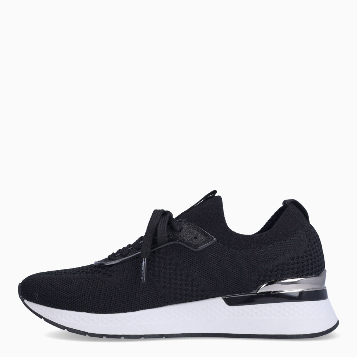 Deportivas de la marca Tamaris, modelo TOMÁS. Exterior en piel efecto rejilla color negro con detalle en escarchado. Interior de las deportivas en piel color negro con plantilla acolchada y extraíble para máxima comodidad. Cierre de las deportivas con cordones y suela de goma color blanco. Estas deportivas Tamaris TOMÁS son un complemento ideal para tu día a día. No pueden faltar en tu armario!
