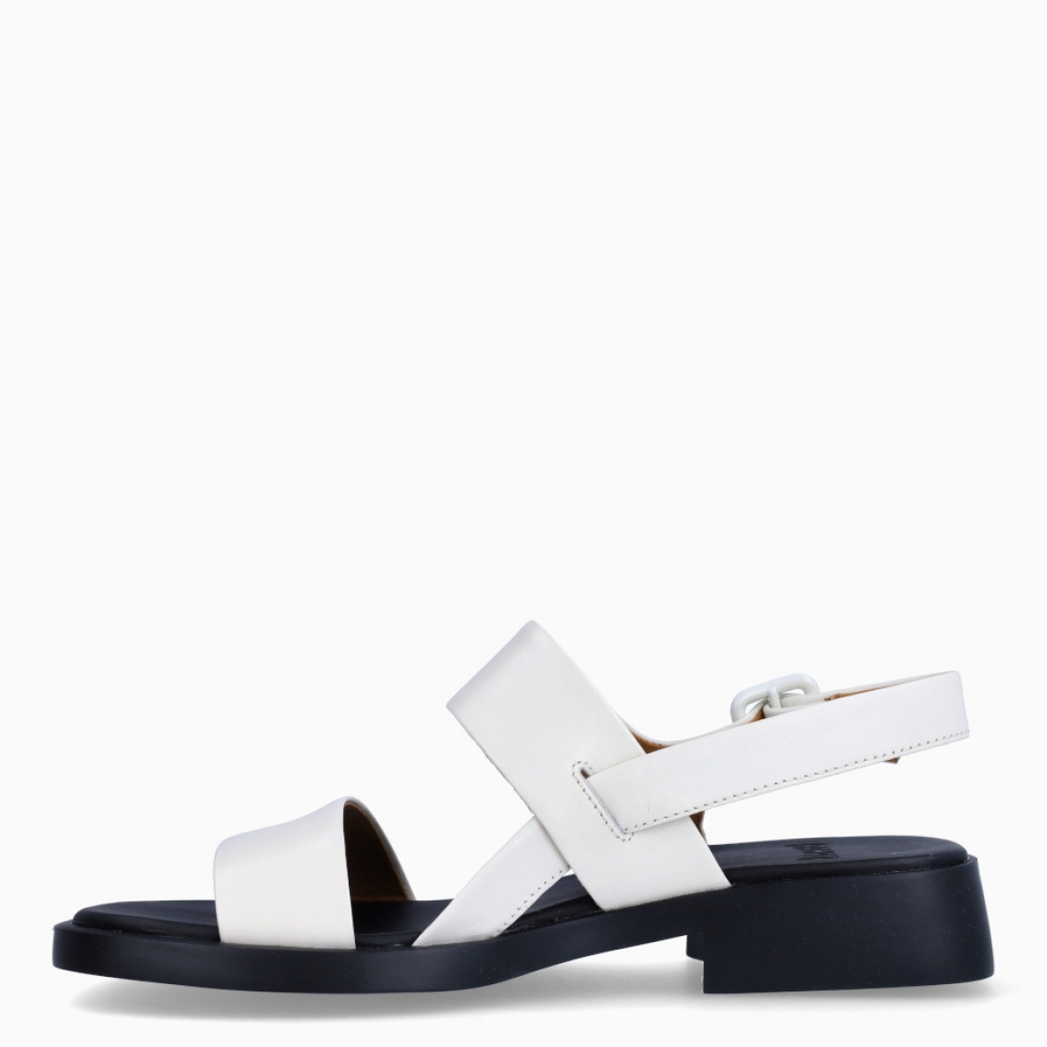 Sandalias de la marca Camper, modelo LUGO . Exterior en piel color hielo y doble tira en pala. Interior en piel color negro. Cierre con hebilla en tobillo. Sandalias Camper con suela de goma. Estas sandalias Camper LUGO son unas clásicas, ideales para diferentes looks!