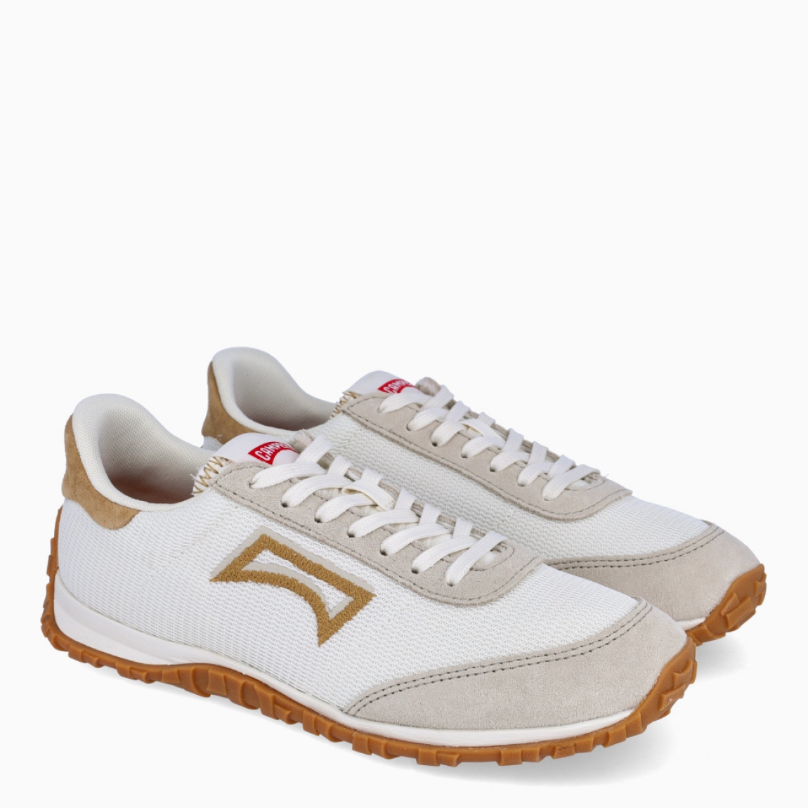 Deportivas de la marca Camper, modelo K86. Exterior en naylon color hielo con detalle en ante gris. Deportivas clásicas con cierre de cordones en pala colro blanco. Suela de goma dentada. Estas deportivas Camper K86 son unas clásicas, ideales para tu día a día!