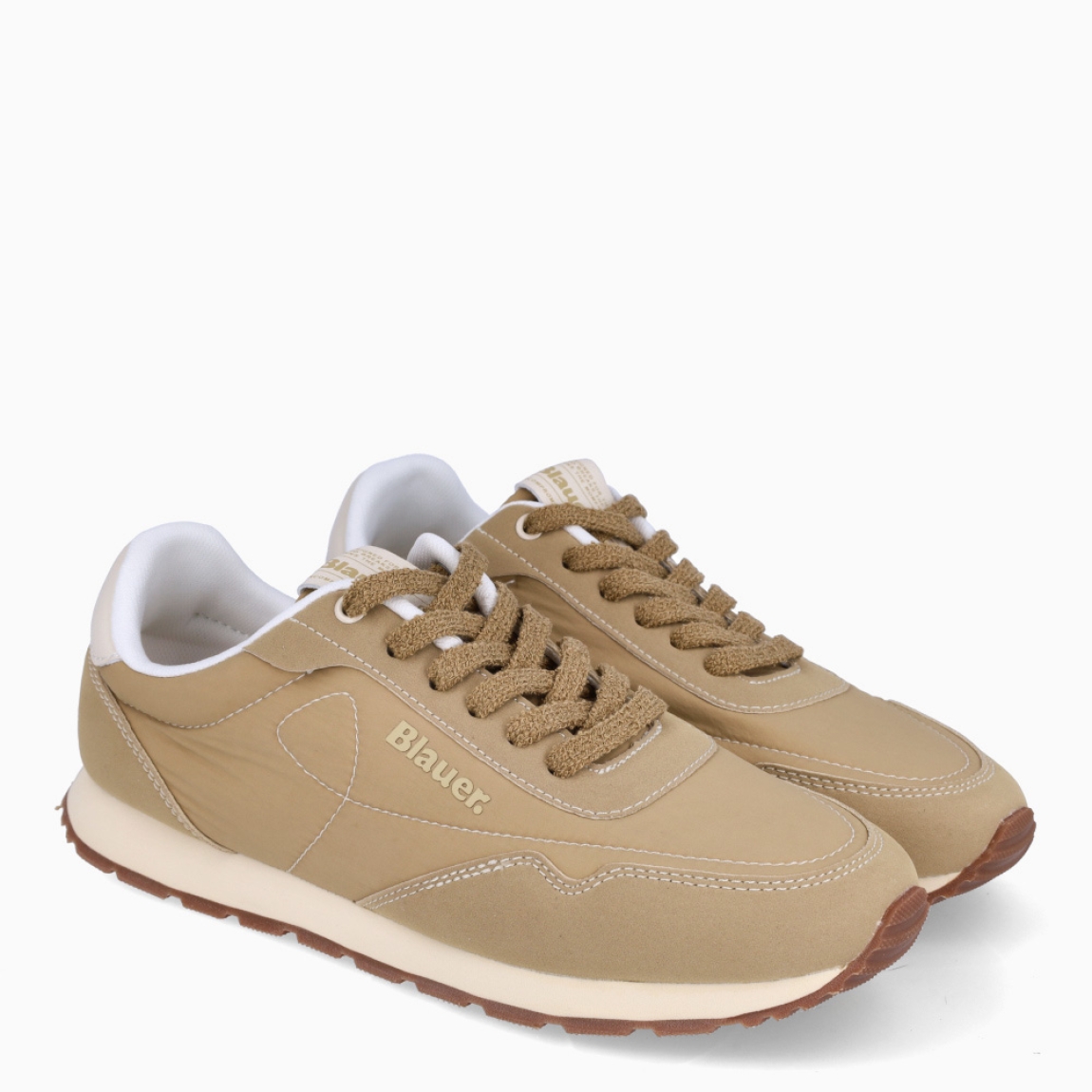 Deportivas de la marca Blauer, modelo SOFT. Exterior de las deportivas en naylon color beig con detalle de color blanco en tobillo. Interior de las deportivas en piel color blanco con plantilla acolchada y extraíble para máxima comodidad. Cierre de las deportivas con cordones color beig. Deportivas con suela plana dentada de goma. Logo Blauer en el lateral exterior de la deportiva. Este modelo SOFT de Blauer es ideal para tu comodidad del día a día!