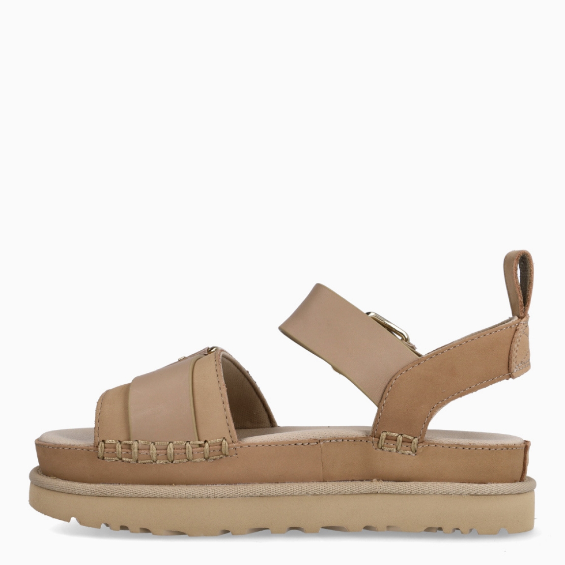 Sandalias de la marca UGG, modelo GOLDENSTAR VILLA. Elaboradas en piel color gris con tiras en la pala. Estas sandalias UGG son ligeras y muy cómodas gracias a la suela de EVA de caña de azúcar y la plantilla contorneada, que las hacen ideales para explorar la ciudad o cualquier otro destino. Las tiras están hechas de una combinación de nobuk suave y piel auténtica y cuentan con una hebilla ajustable en el tobillo para que las adaptes como quieras. Con plataforma de 4cm de altura. Estas UGG GOLDENSTAR VILLA, que cuentan con elementos emblemáticos como los ribetes con costuras y detalles de pespunte cuadrado, te permiten disfrutar de la increíble sensación UGG® también durante los meses más cálidos.