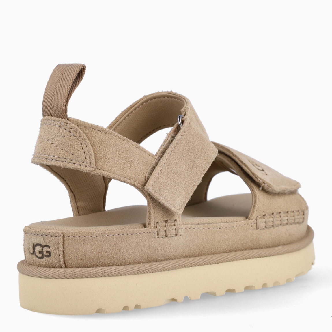 Sandalias de la marca UGG, modelo GOLDENSTAR. Sandalias elaboradas en ante color camel. Forro textil de fibras de poliéster 100 % reciclado, forro de microfibra. El tejido de la plantilla está fabricado con fibras de poliéster 100 % reciclado, la plantilla cuenta con un tratamiento antiolores a base de menta. Cierre de estas sandalias UF co veñcrp en el tobillo y empeine. Entresuela de EVA de caña de azúcar reciclada. Suela de goma EVA de caña de azúcar. Sandalias UGG GOLDENSTAR es un complemento básico e ideal en comodidad!