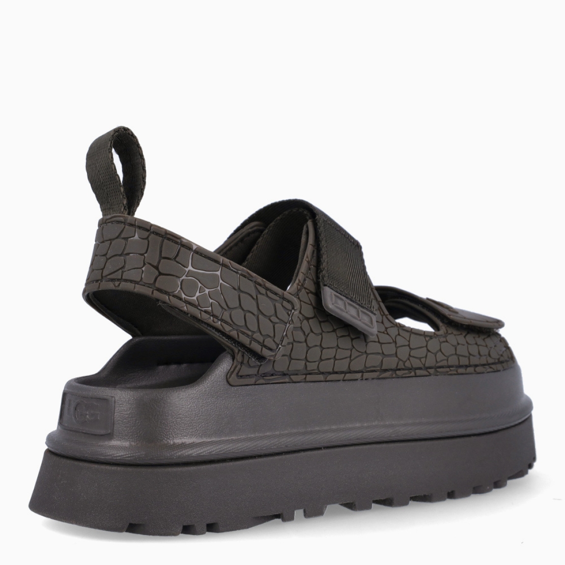 Sandalias de la marca UGG, modelo GOLDENGLOW. Sandalias con forro del empeine fabricado con fibras de poliéster 100 % reciclado color verde con estampado de cocodrilo. Empeine de TPU grabado. Cierre de las UGG con velcro en pala y tobillo, las tiras están fabricadas con fibras de poliéster 100 % reciclado. Entresuela de EVA de caña de azucar. Suela de goma con plataforma. Estas sandalias UGG GOLDENGLOW son un complemento que te brindará una comodidad única!