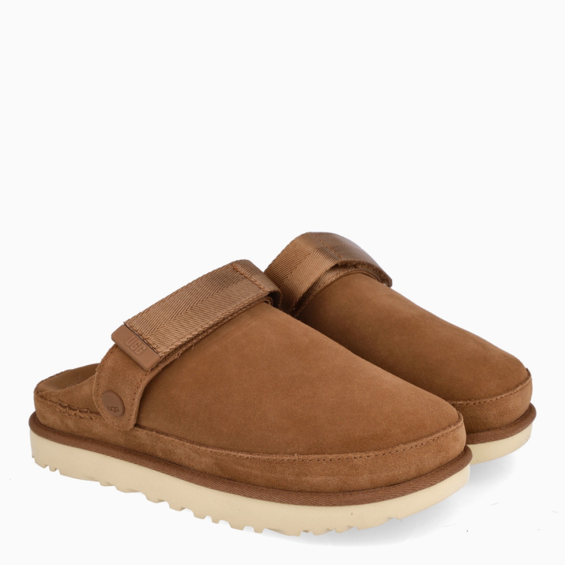 Zuecos de la marca UGG, modelo GOLDENSTAR. Zuecos elaborados en forro textil confeccionado con fibras de poliéster 100 % reciclado color cuero. Logotipo de UGG grabado. Tira ajustable en el talón, cierre de velcro, extremo de la tira de TPU con letras UGG. Plantilla textil elaborada con fibras de poliéster 100 % reciclado. Suela de goma con plataforma. Estos zuecos UGG GOLDENSTAR son un complemento ideal en comodidad y estilo!