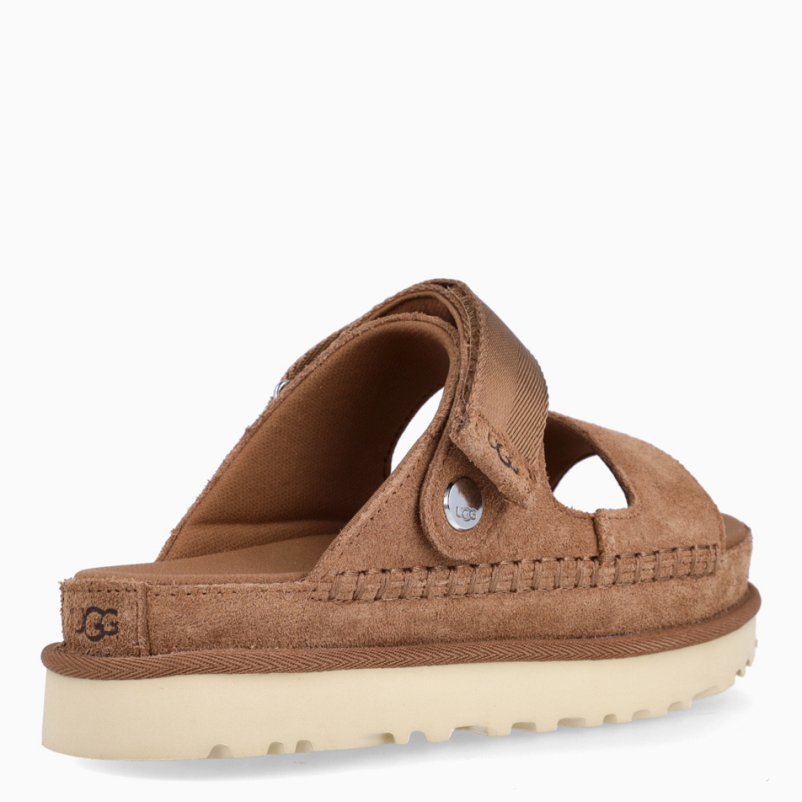 Sandalias de la marca UGG, modelo GOLDEN. Elaboradas en ante color cuero con tiras en la pala, y cierre con velcro. Estas sandalias UGG son ligeras y muy cómodas gracias a la suela de EVA de caña de azúcar y la plantilla contorneada, que las hacen ideales para explorar la ciudad o cualquier otro destino. Las tiras están hechas de una combinación de nobuk suave y piel auténtica. Estas UGG GOLDEN, que cuentan con elementos emblemáticos como los ribetes con costuras te permiten disfrutar de la increíble sensación UGG también durante los meses más cálidos.