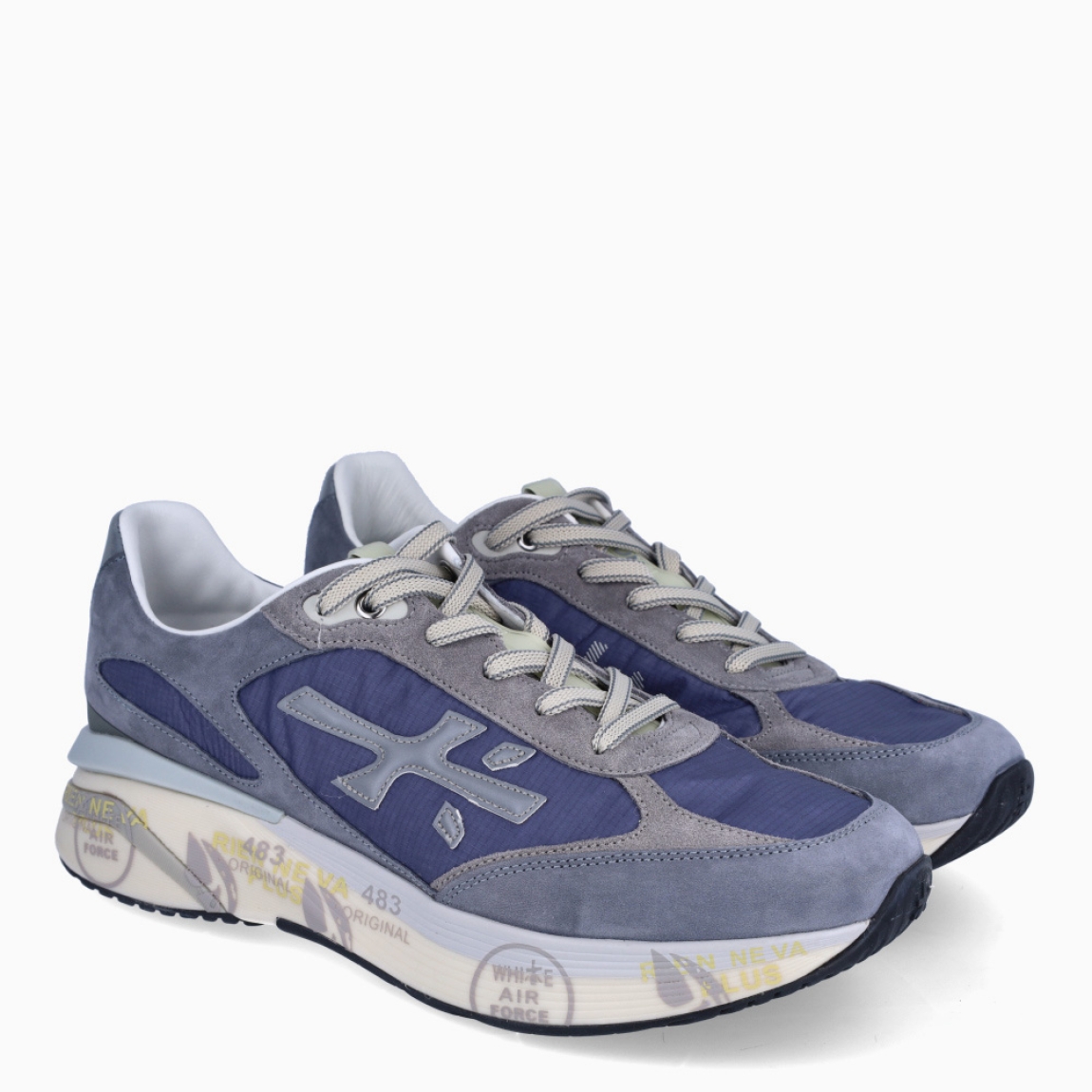 Deportiva clásica de la marca Premiata, modelo MICK. Exterior de la deportiva de naylon de color azul, con detalles de ante de color gris. Interior de la deportiva de piel de color blanco. Cierre de la deportiva con cordones. Deportiva con suela de goma de 3 cm de cuña. Deportiva con plantilla acolchada y de piel para garantizar la máxima comodidad. La deportiva MICK de Premiata es una deportiva cómoda, perfecta para cualquier plan!