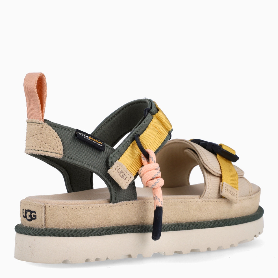 Sandalias de la marca UGG, modelo MULTI. Elaboradas en naylon multicolor. Sandalias con forro textil hecho de fibras de poliéster 100 % reciclado. Cierre de sandalias UGG con doble velcro en pala. El tejido de la plantilla está fabricado con fibras de poliéster 100 % reciclado, la plantilla cuenta con un tratamiento antiolores a base de menta. Suela de goma EVA de caña de azúcar. Estas sandalias UGG MULTI son un complemento ideal para gozar de comodidad absoluta!