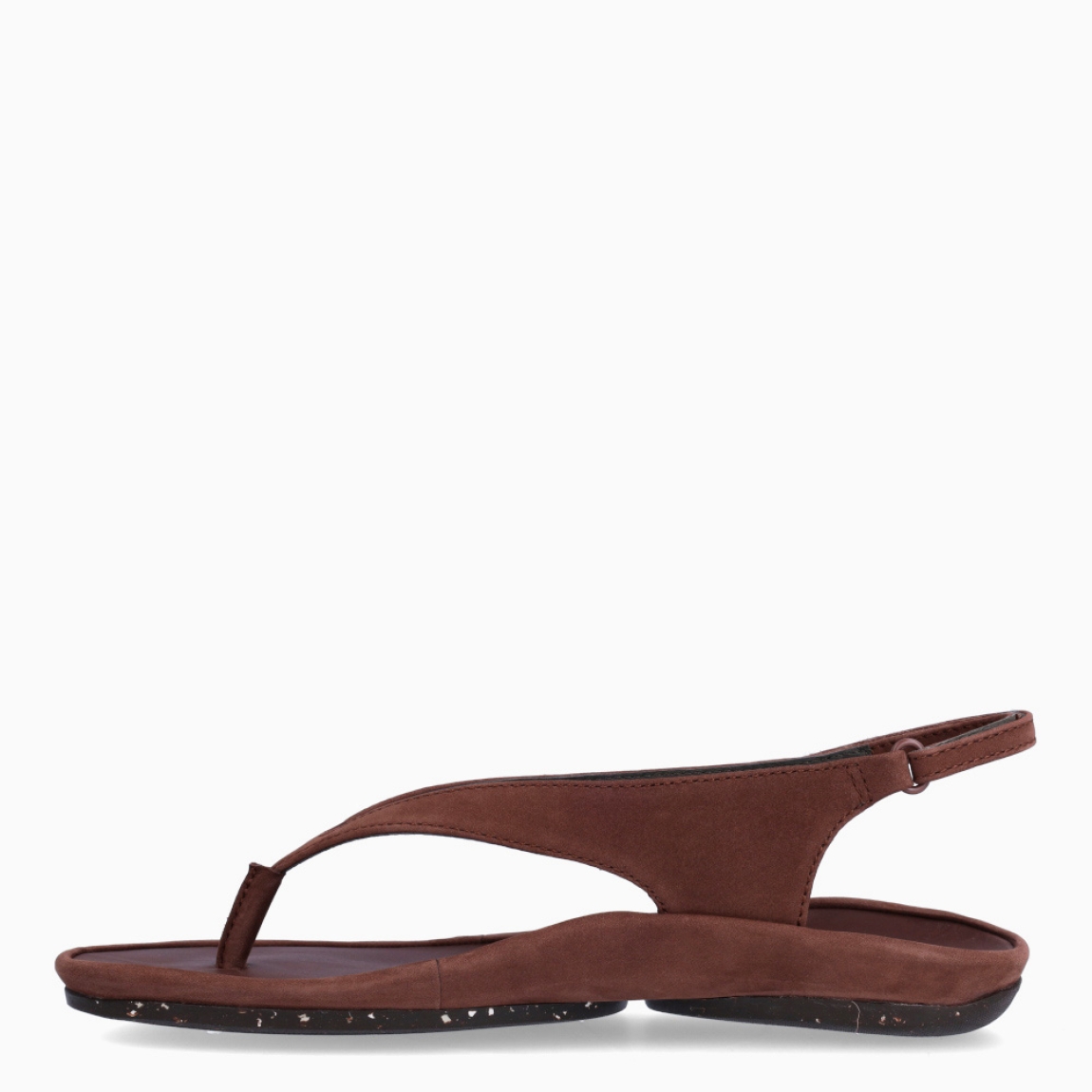 Sandalias de la marca Camper, modelo K871. Exterior en ante color marrón y tiras cruzadas en pala. Interior en piel color marrón. Cierre con velcro en tobillo. Sandalias Camper con suela de goma. Estas sandalias Camper K871 son unas clásicas, ideales para diferentes looks!