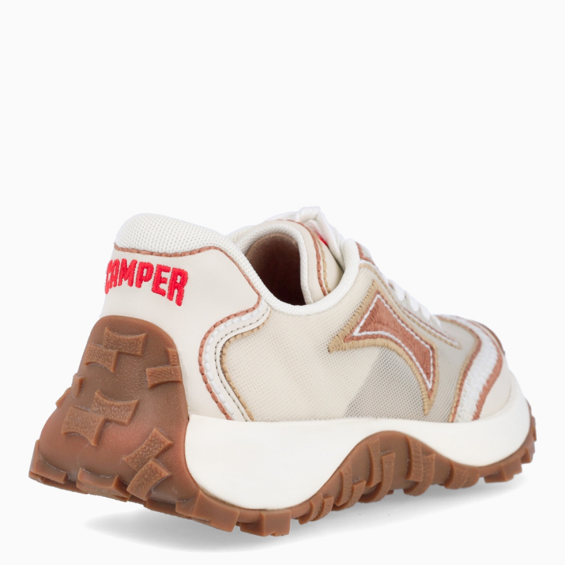Deportivas de la marca Camper, modelo VIVIAM. Exterior en naylon color beig con detalle en marrón. Deportivas clásicas con cierre de cordones en pala color blanco. Suela de goma dentada. Estas deportivas Camper VIVIAM son unas clásicas, ideales para tu día a día!
