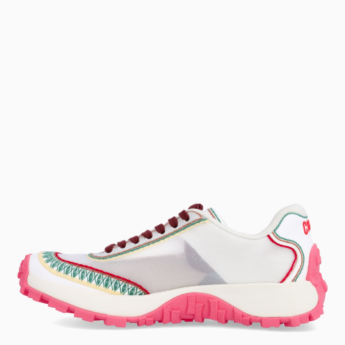 Deportivas de la marca Camper, modelo VIVIAM. Exterior en naylon color blanco con detalle en multicolor. Deportivas clásicas con cierre de cordones en pala color granate. Suela de goma dentada. Estas deportivas Camper VIVIAM son unas clásicas, ideales para tu día a día!