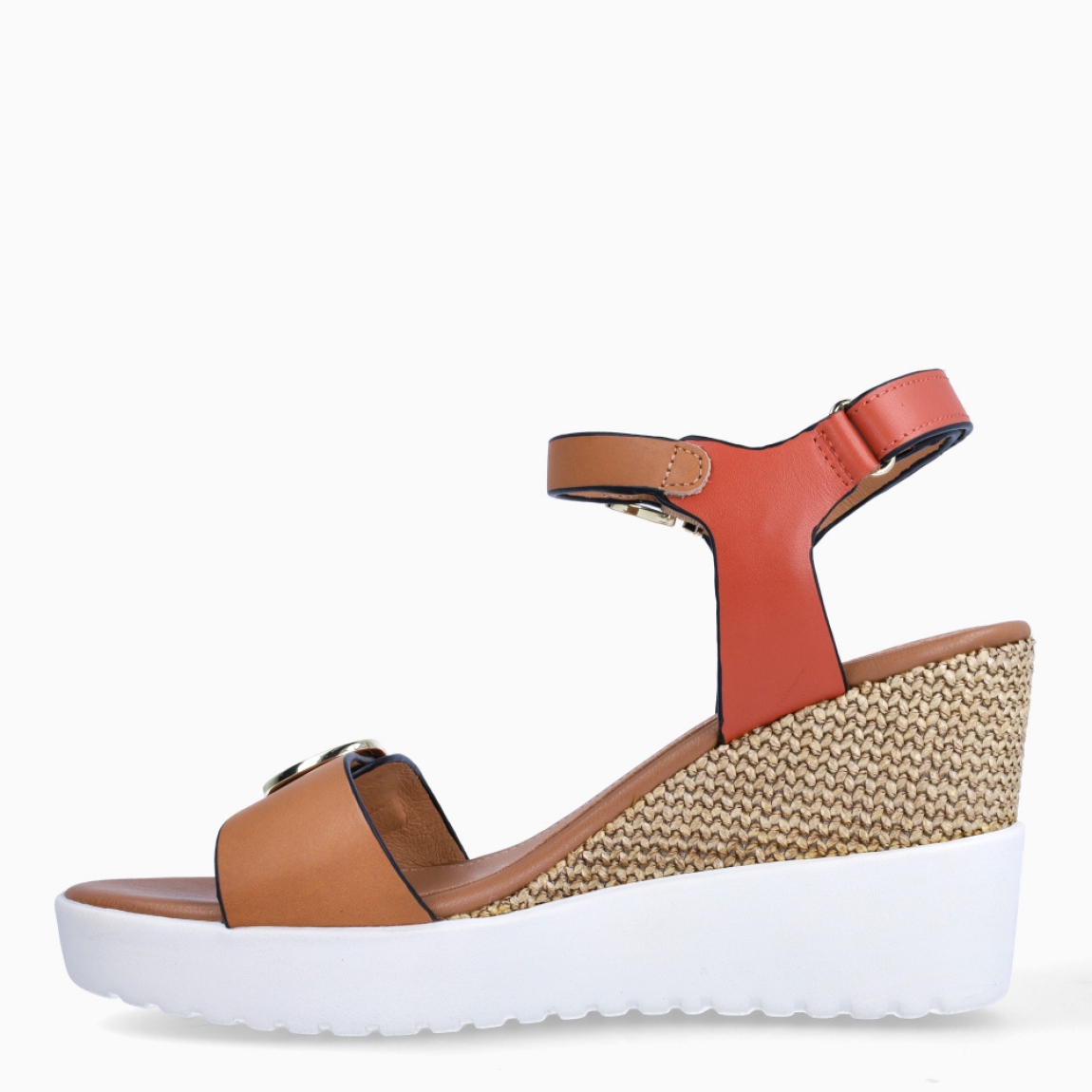 Sandalias de la marca Stonefly, modelo LOURDES. Elaboradas en piel color cuero con detalle de hebilla en pala. Interior en piel color camel. Cierre con hebilla en tobillo y velcro en talón. Suela con cuña de 8cm de altura. Estas sandalias Stonefly LOURDES son un complemento ideal para ti!