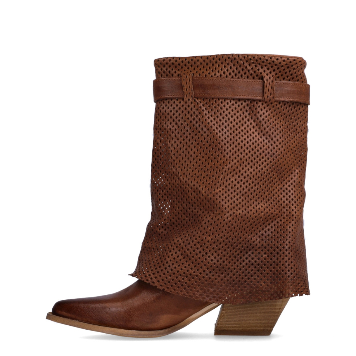 Botas de la marca Itse, modelo TOTEM. Exterior en piel con efecto troquelado color cuero con punta lápiz. Interior en piel color marrón con plantilla acolchada para máxima comodidad. Cierre con cremallera. Botas Itse con tacón de 6cm de altura. Estas botas Itse TOTEM son ideales para esta temporada!