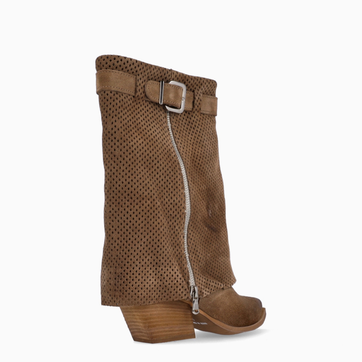 Botas de la marca Itse, modelo TOTEM. Exterior en piel con efecto troquelado color taupe con punta lápiz. Interior en piel color marrón con plantilla acolchada para máxima comodidad. Cierre con cremallera. Botas Itse con tacón de 6cm de altura. Estas botas Itse TOTEM son ideales para esta temporada!