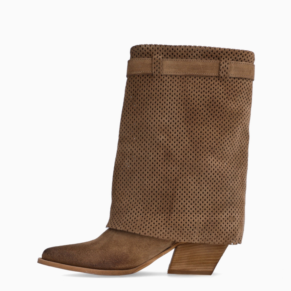 Botas de la marca Itse, modelo TOTEM. Exterior en piel con efecto troquelado color taupe con punta lápiz. Interior en piel color marrón con plantilla acolchada para máxima comodidad. Cierre con cremallera. Botas Itse con tacón de 6cm de altura. Estas botas Itse TOTEM son ideales para esta temporada!