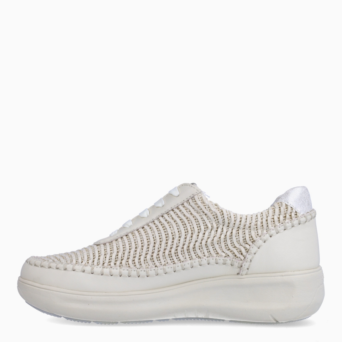 Deportivas transpirables de la marca Stonefly, modelo CREAM 78. Exterior de las deportivas en piel troquelada color beige con detalle de cremallera. Interior de las deportivas en piel color beig con plantilla acolchada y extraíble para máxima comodidad. Cierre de las deportivas con cordones y una suela de goma plana. Estas deportivas Stonefly CREAM 78 tienen un diseño que ofrece frescura y comodidad en cada paso que des. Perfecto para esta temporada.