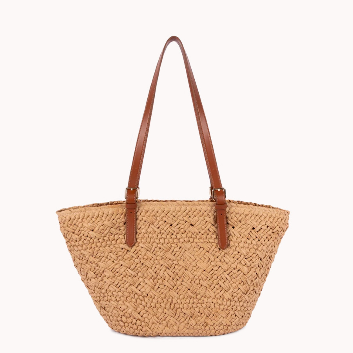 Bolso de la marca Lancaster, modelo ÉPAULEE. Este bolso bandolera está confeccionado en mimbre con guarnición de cuero de vachette color marrón. Su cierre del bolso Lancaste es con cremallera, la cual garantiza el almacenamiento de sus efectos personales, además de un sencillo bolsillo frontal, un sencillo bolsillo interior y un sencillo bolsillo interior doble. Diseñado para una cartera, con un estilo natural y practicidad para el día a día. Medidas: alto 26cm y ancho 45cm.