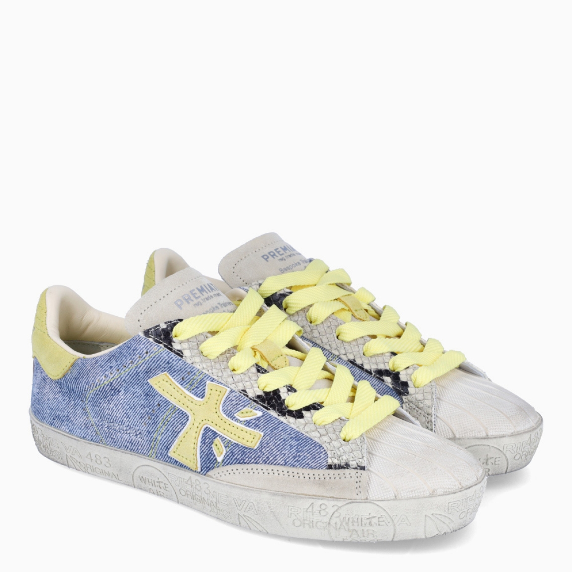 Deportivas de la marca Premiata, modelo STEVEND. Exterior de las deportivas en textil tejano con detalle en rejilla, y logo de color amarillo. Interior de las deportivas en piel color blanco. Cierre de las deportivas con cordones amarillos. Deportivas Premiata Stevend tienen el diseño perfecto para temporada, no puede faltar este modelo clásico en tu armario!