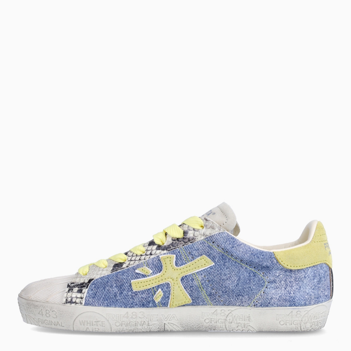 Deportivas de la marca Premiata, modelo STEVEND. Exterior de las deportivas en textil tejano con detalle en rejilla, y logo de color amarillo. Interior de las deportivas en piel color blanco. Cierre de las deportivas con cordones amarillos. Deportivas Premiata Stevend tienen el diseño perfecto para temporada, no puede faltar este modelo clásico en tu armario!