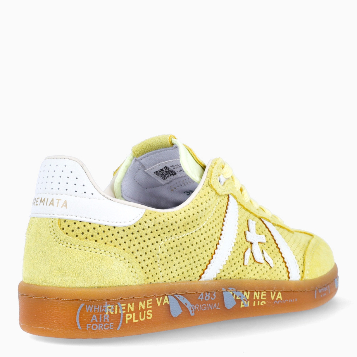 Deportivas de la marca Premiata, modelo BONNIED. Exterior de las deportivas en piel color amarillo con efecto troquelado con detalle en ante y logo de color blanco. Interior de las deportivas en piel color blanco. Cierre de las deportivas con cordones amarillos. Deportivas Premiata BONNIED tienen el diseño perfecto para temporada, no puede faltar este modelo clásico en tu armario!