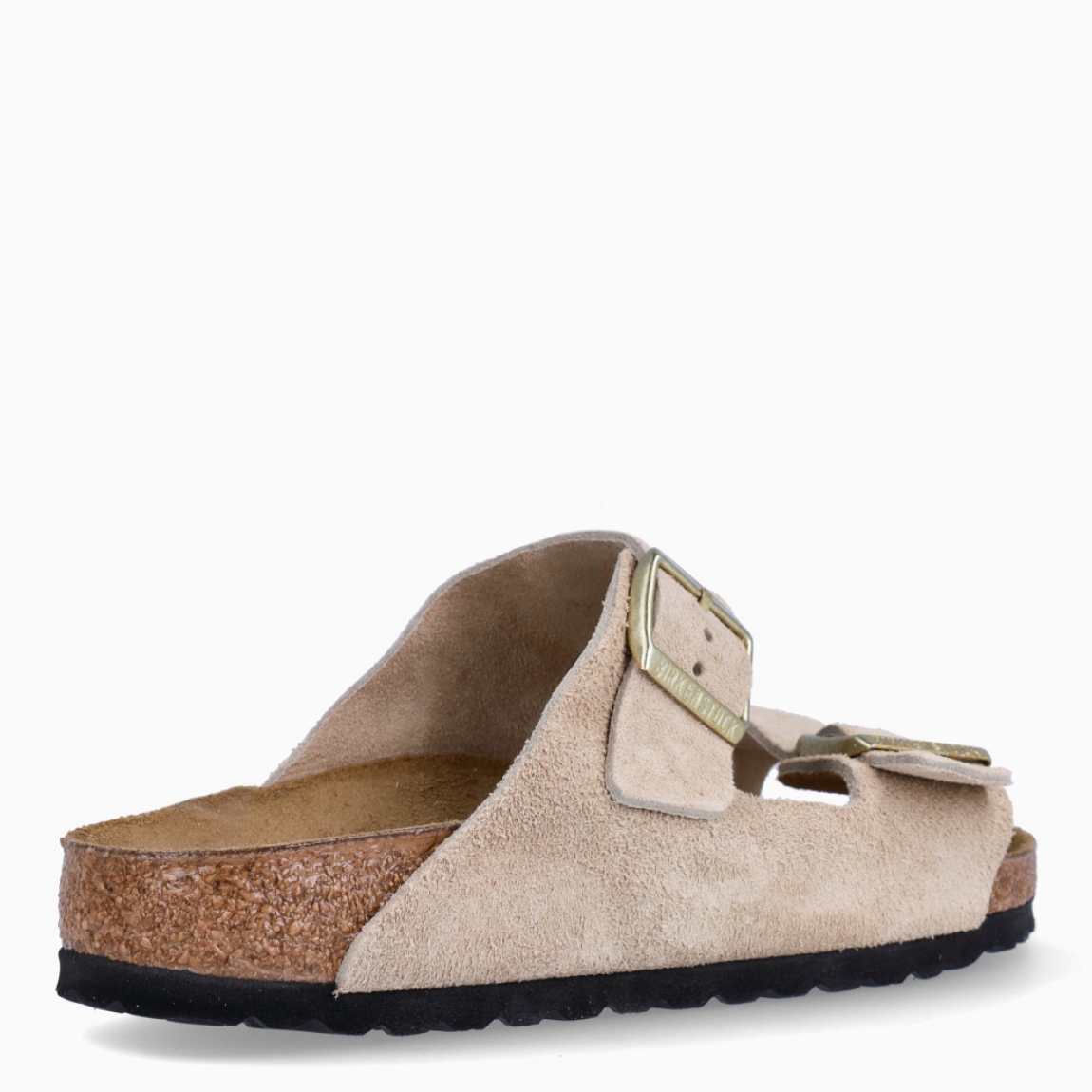 Sandalias de la marca Birkenstock, modelo ARIZONA BIRKO. Sandalias elaboradas en ante de color beig con una base de corcho y látex de forma anatómica. Cierre de las sandalias con doble hebilla de espiga de metal con ajuste individual. Estas sandalias Birkenstock ARIZONA BIRKO es un complemento clásico para tus looks de temporada, con un diseño sencillo atemporal y una ligereza que te dará la comodidad que necesitas en tu día a día.