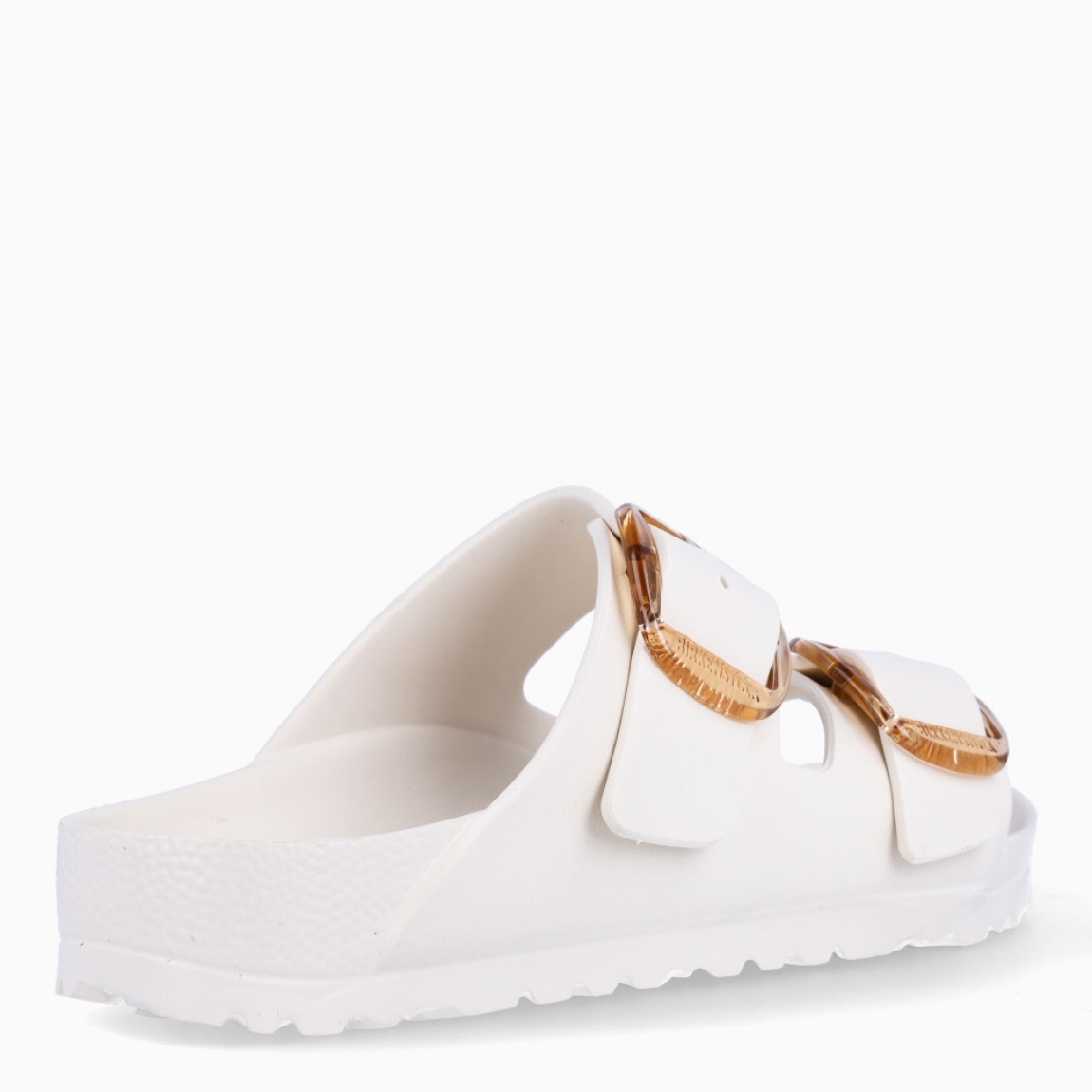 Sandalias de la marca Birkenstock, modelo ARIZONA EVA. Sandalias elaboradas en neopreno color blanco de alta calidad. Cierre de las sandalias con doble hebilla, en el empeine y la pala. Sandalias con suela plana de goma. Estas sandalias Birkenstock ARIZONA EVA son ligeras, resistentes al agua y ofrecen la mayor comodidad que necesitas en esta temporada.