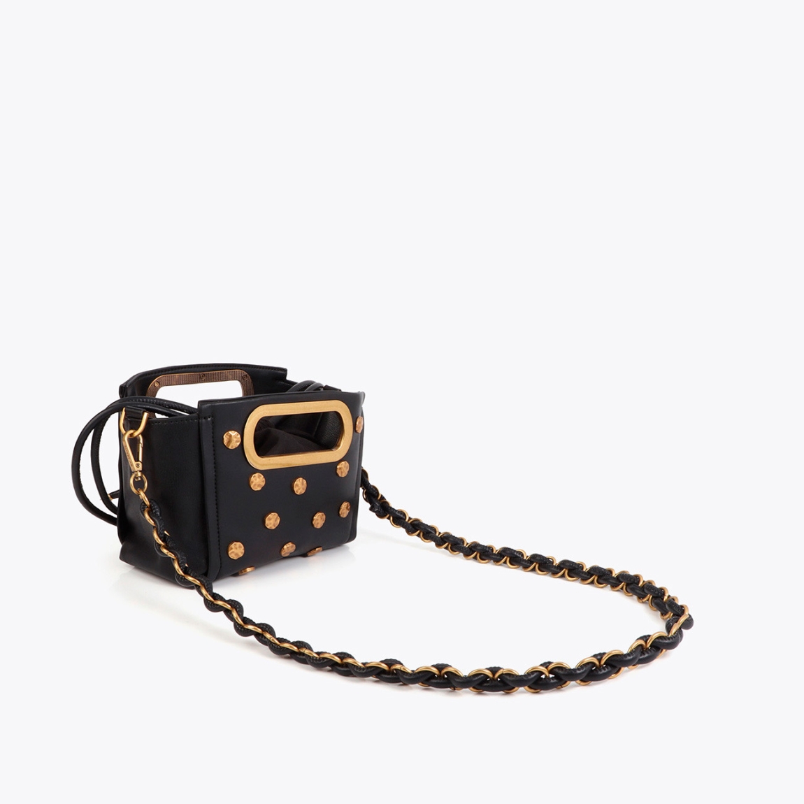 Elegante bolso bandolera de la marca Lola Casademunt, modelo LORENA. Elaborado en polipiel color negro con textura y decorado con tachas doradas. Asa ajustable y cierre magnético para mayor seguridad. Bolsillo interno para organización y detalle de charm metálico en el lateral. Bolso Lola Casademunt LORENA ideal para llevarlo a todos lados y marcar estilo!ALTO 17cm ANCHO 18cm PROFUNDIDAD 8cm